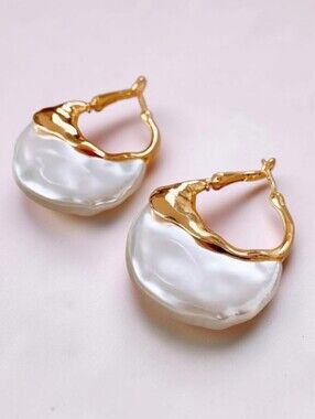 Wrinkled bag shape simulated pearls; nwot